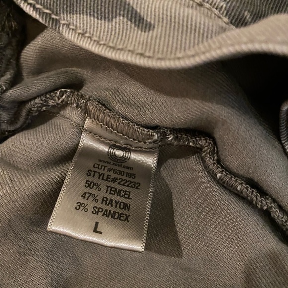 XCVI Camouflage Green midi skirt size Large. NWT - Picture 3 of 4